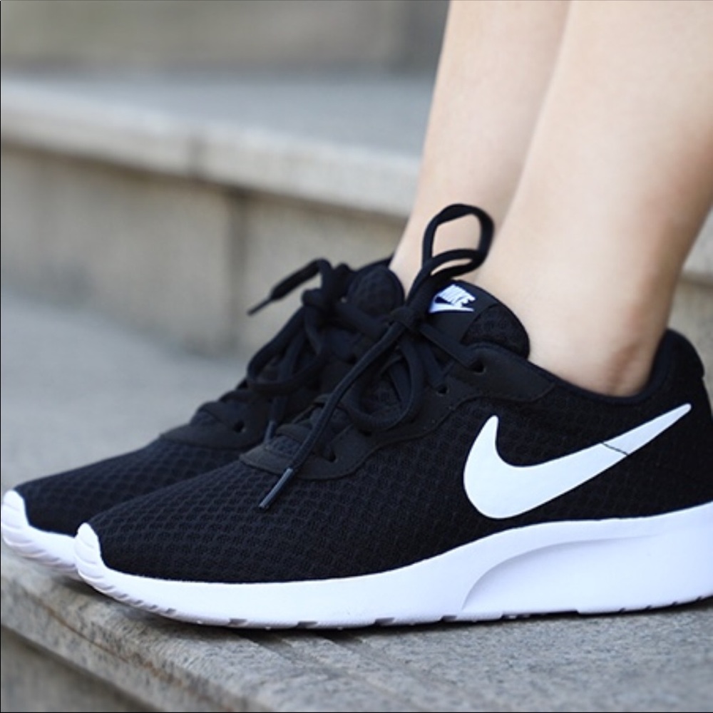 Nike Tanjun Sneakers